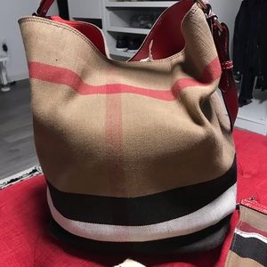 Burberry canvas tote Authentic, red straps, pouch